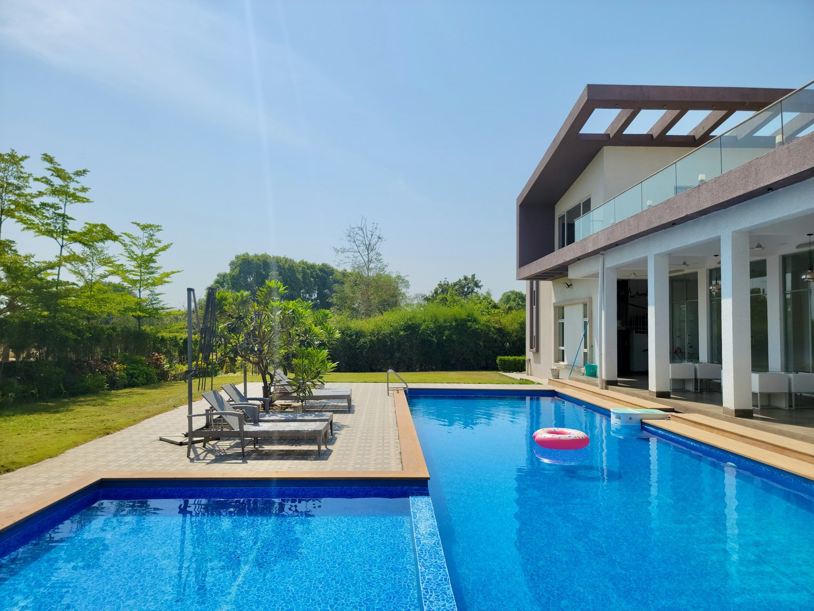Villa swimming pool and landscaping
